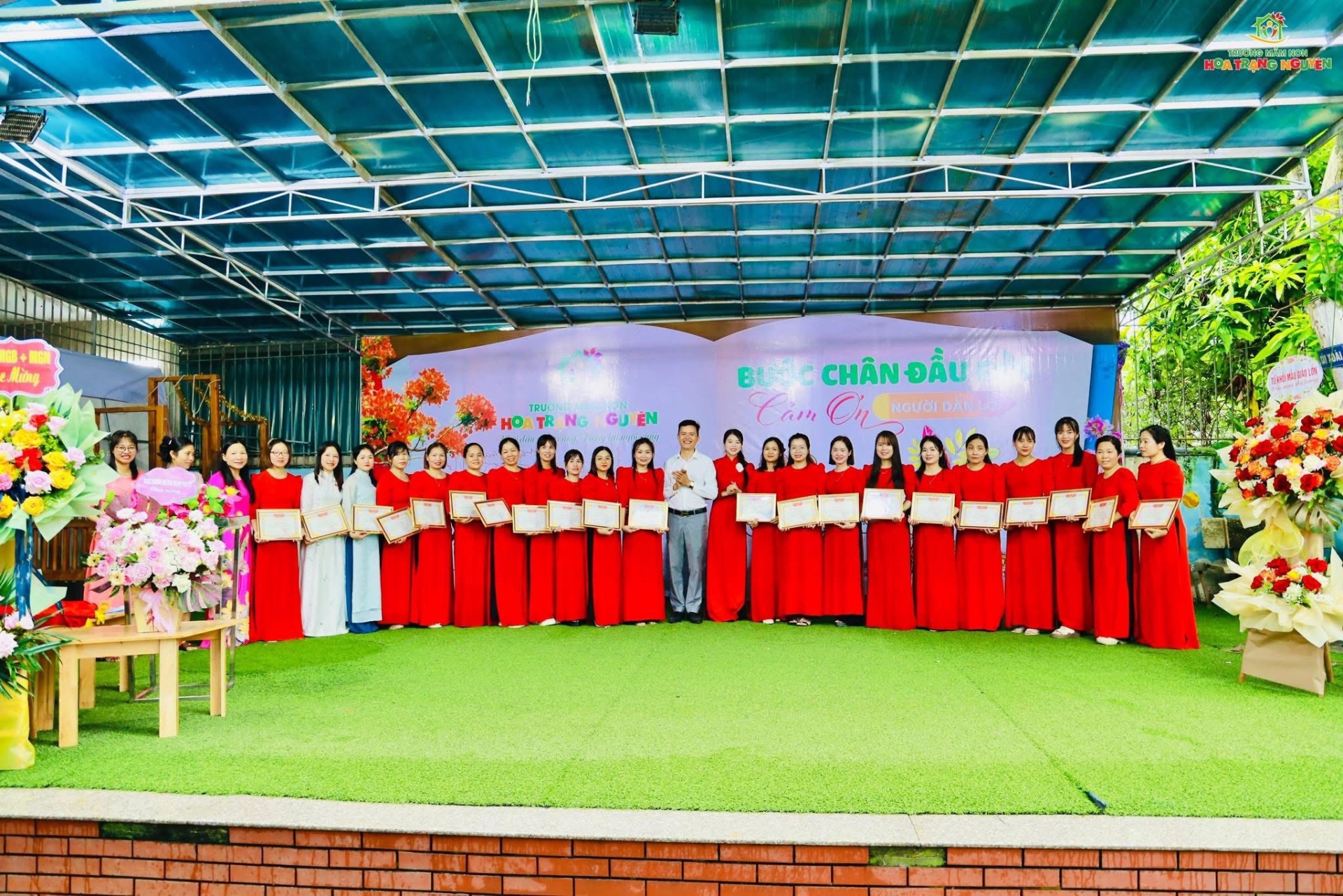 Bước chân đầu đời - Tri ân người dẫn lối