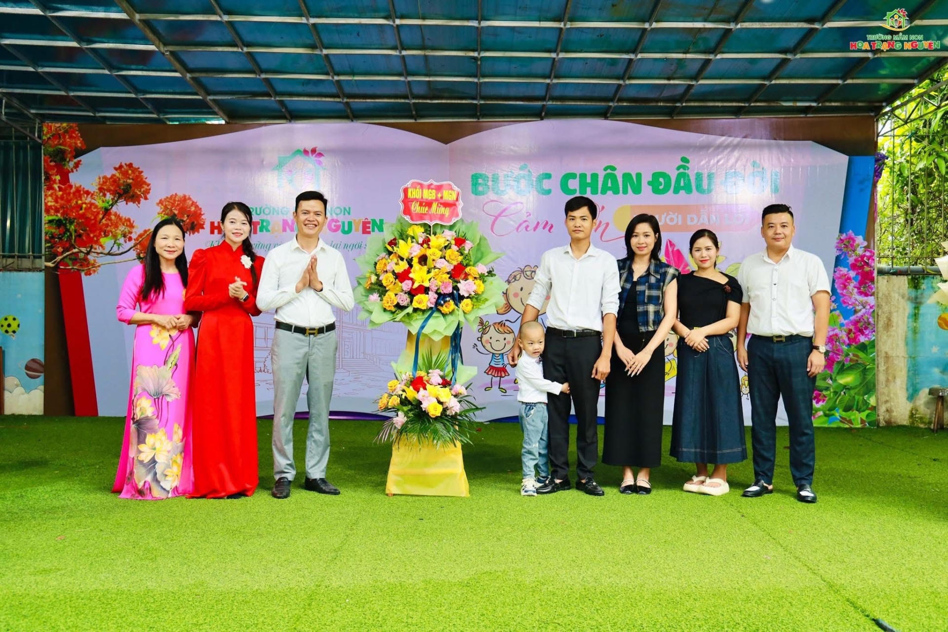 Bước chân đầu đời - Tri ân người dẫn lối