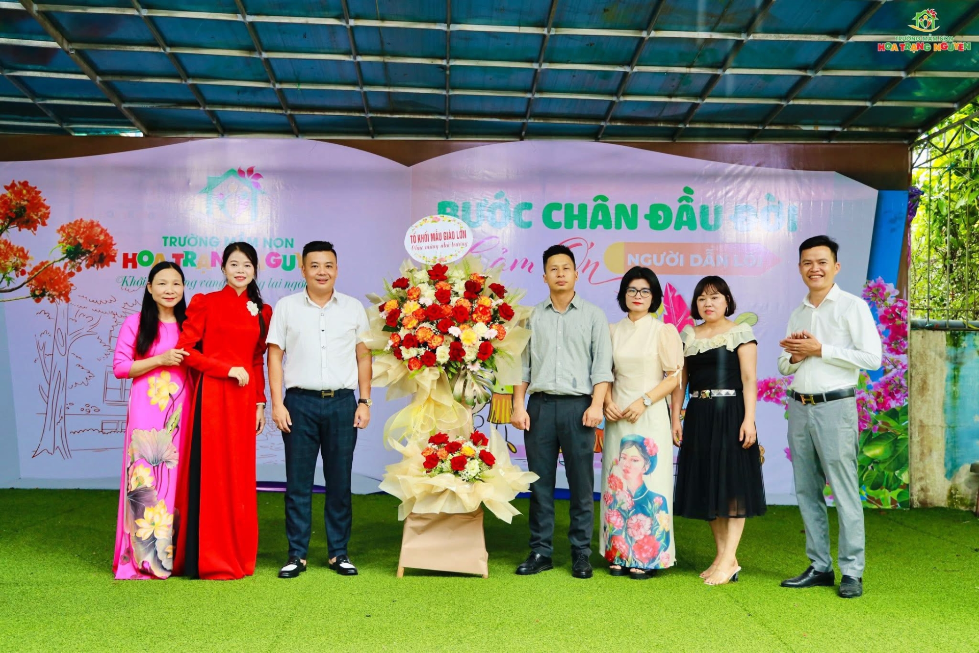 Bước chân đầu đời - Tri ân người dẫn lối