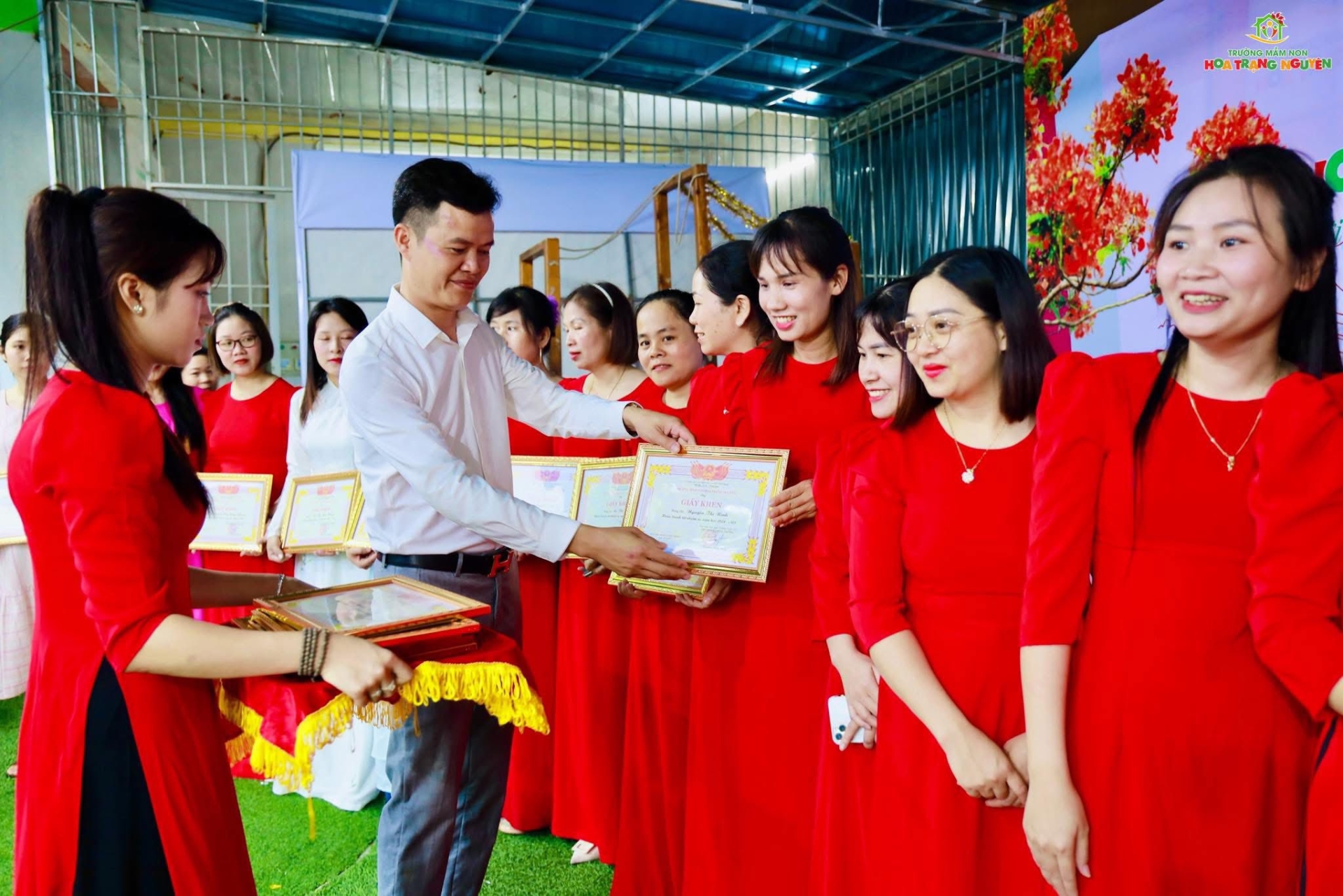 Bước chân đầu đời - Tri ân người dẫn lối