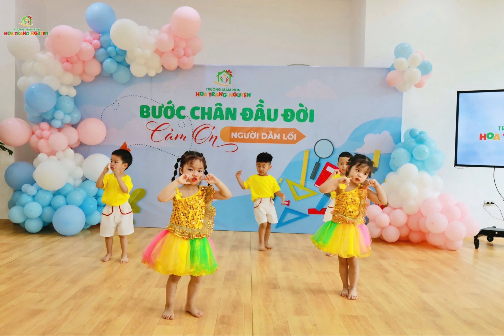 Bước chân đầu đời - Tri ân người dẫn lối