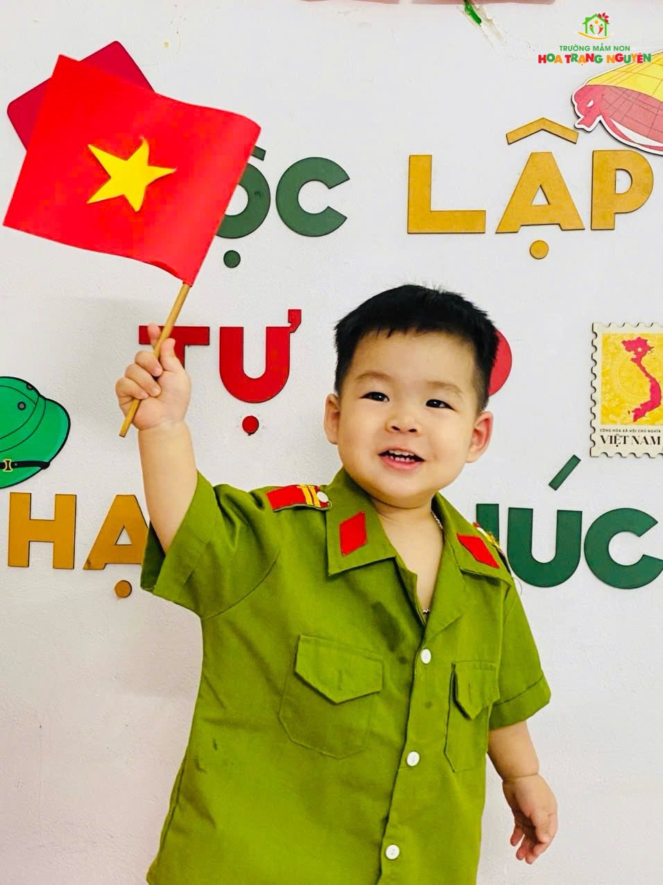 Rực rỡ sắc đỏ tự hào Việt Nam tại Hoa Trạng Nguyên