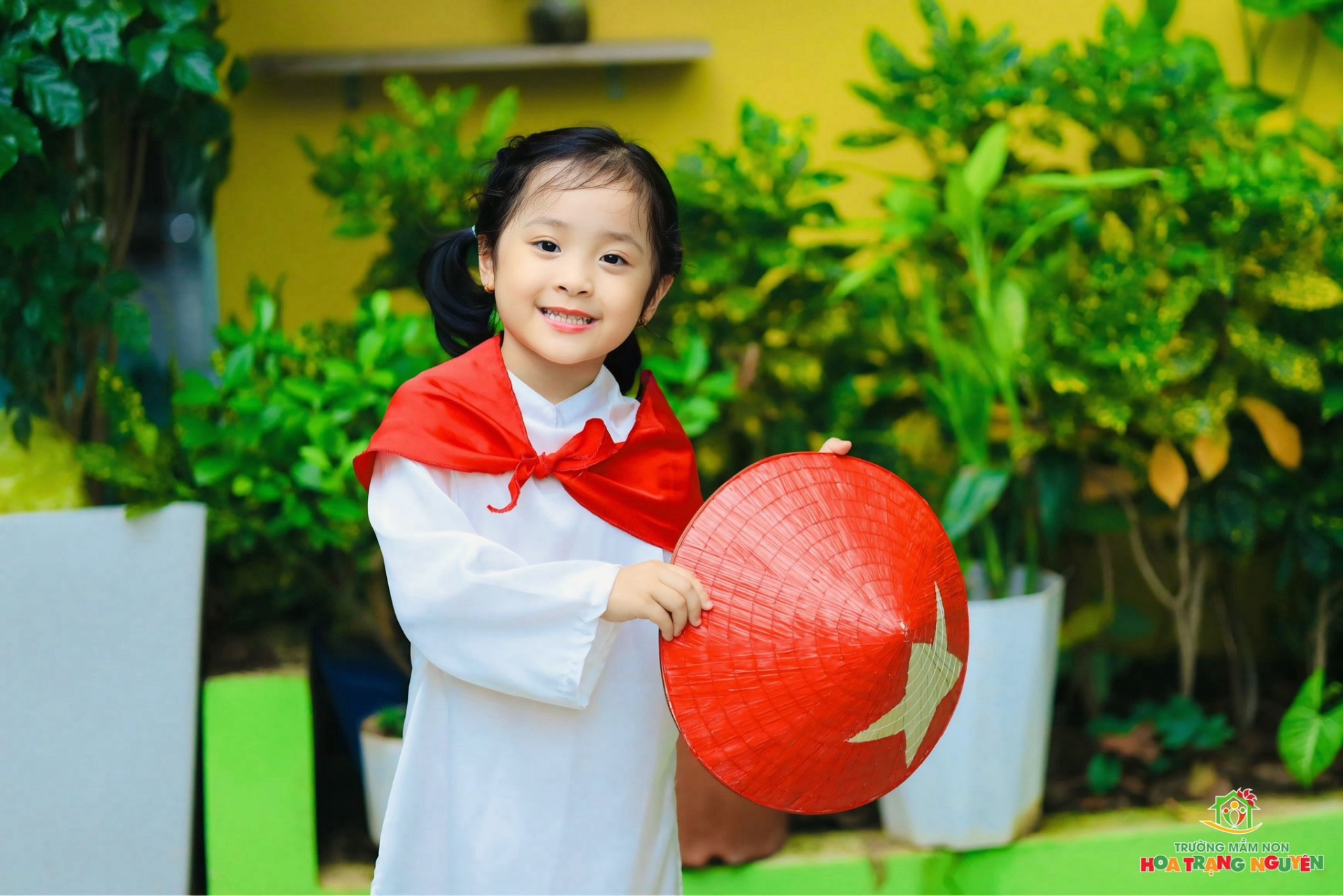 Rực rỡ sắc đỏ tự hào Việt Nam tại Hoa Trạng Nguyên