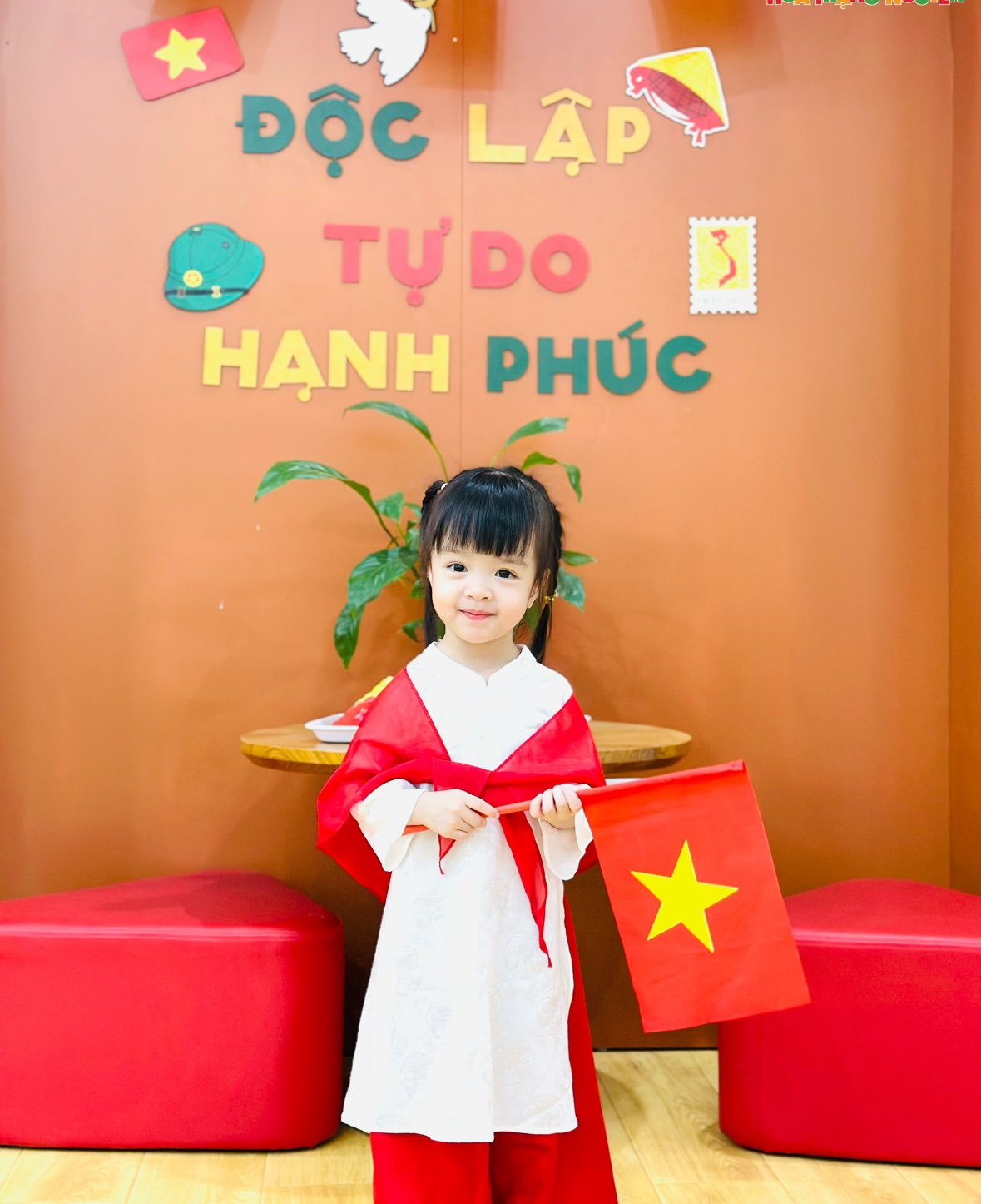 Rực rỡ sắc đỏ tự hào Việt Nam tại Hoa Trạng Nguyên