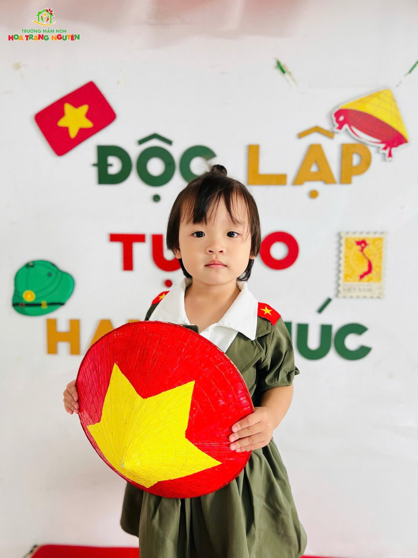 Rực rỡ sắc đỏ tự hào Việt Nam tại Hoa Trạng Nguyên