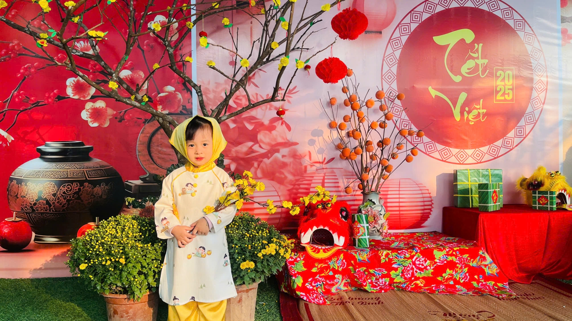 Mang xuân về cùng bộ sưu tập ảnh cực đáng yêu của các bé Hoa Trạng Nguyên