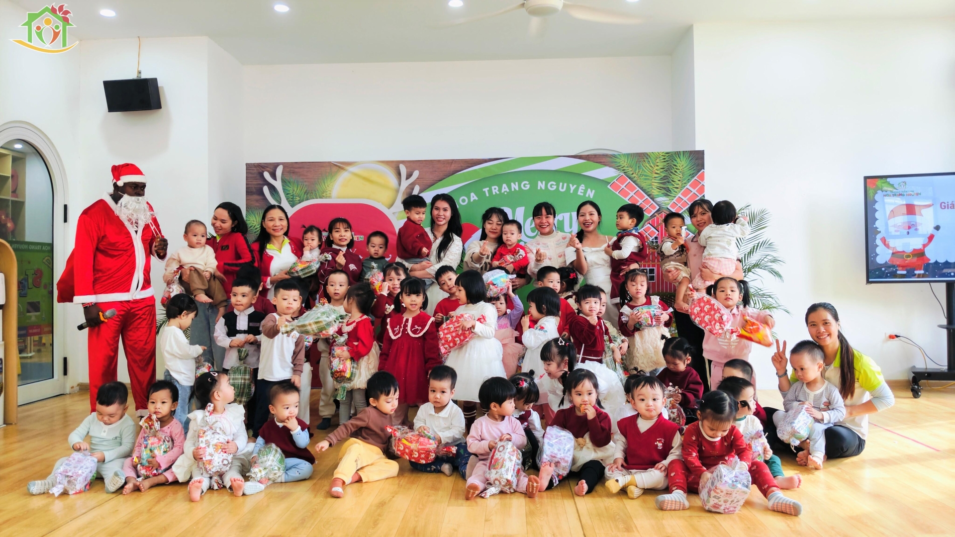 Rộn ràng chào đón Giáng sinh 2025 tại Hoa Trạng Nguyên