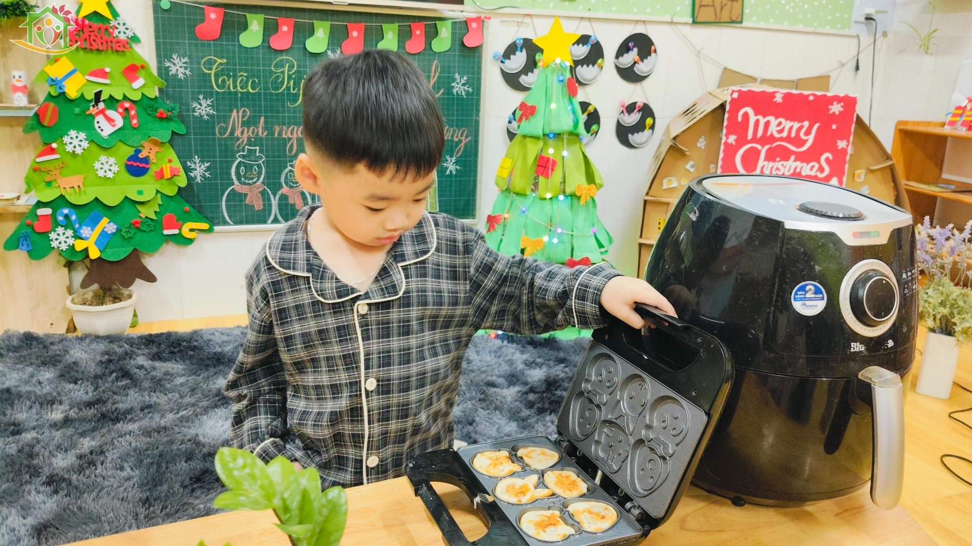 Rộn ràng chào đón Giáng sinh 2025 tại Hoa Trạng Nguyên