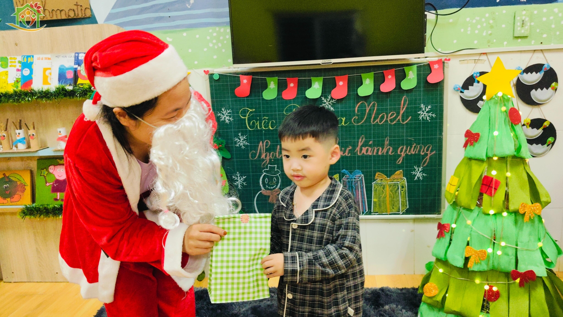 Rộn ràng chào đón Giáng sinh 2025 tại Hoa Trạng Nguyên