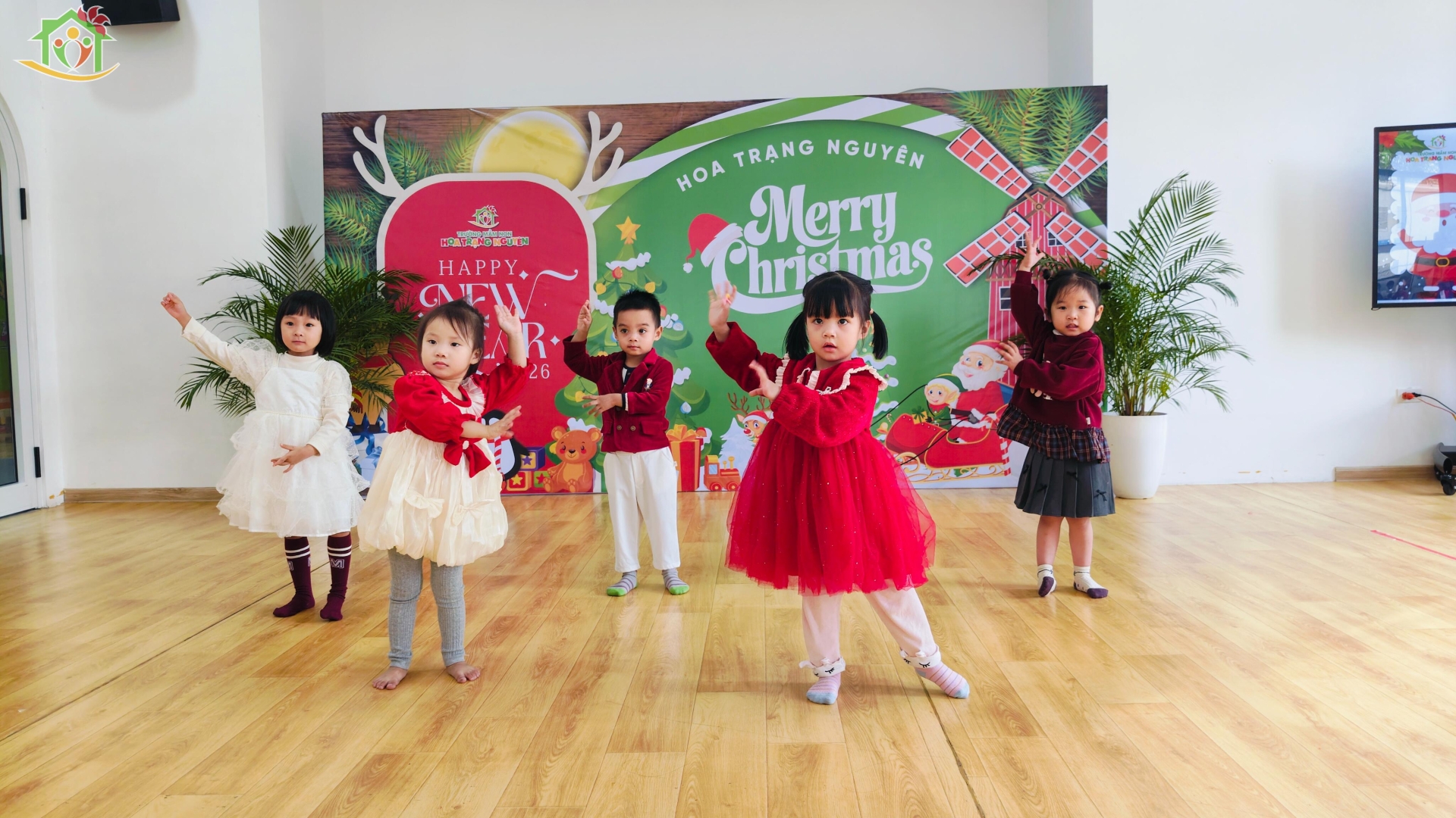 Rộn ràng chào đón Giáng sinh 2025 tại Hoa Trạng Nguyên