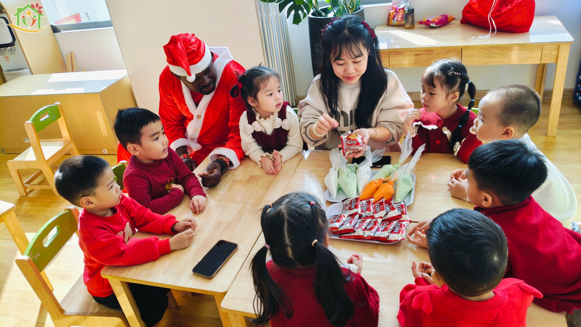 Rộn ràng chào đón Giáng sinh 2025 tại Hoa Trạng Nguyên