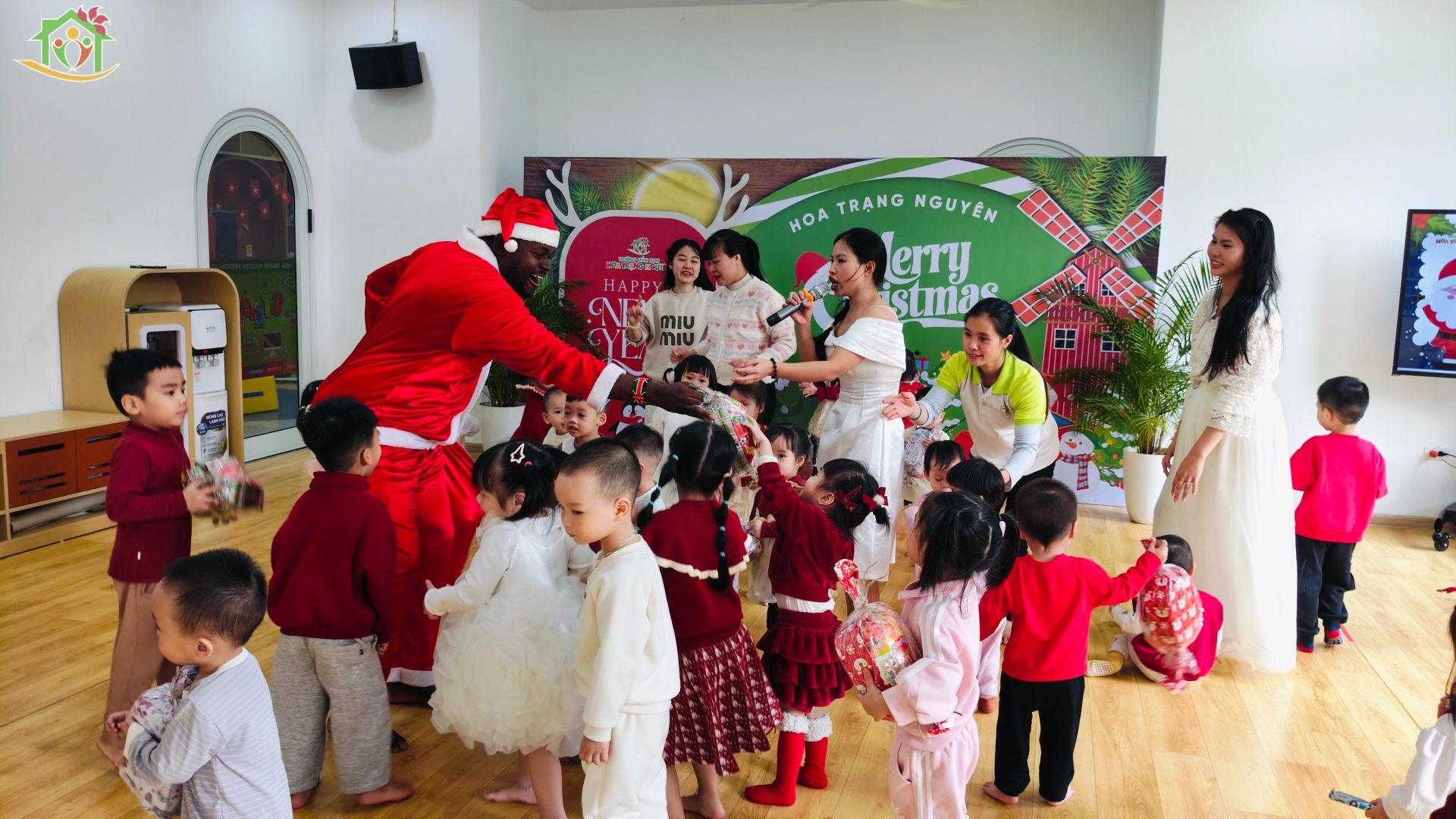 Rộn ràng chào đón Giáng sinh 2025 tại Hoa Trạng Nguyên