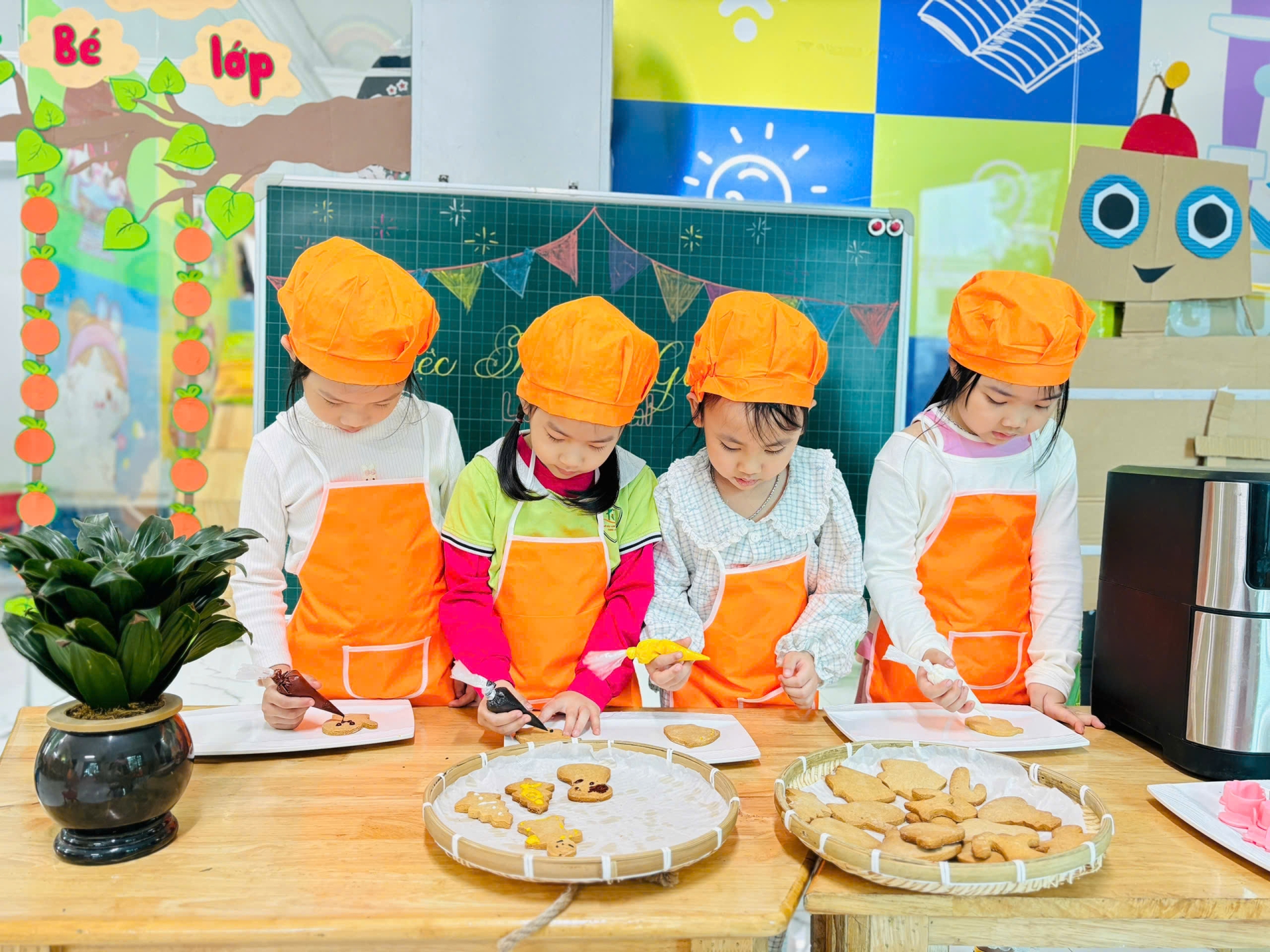 Rộn ràng chào đón Giáng sinh 2025 tại Hoa Trạng Nguyên