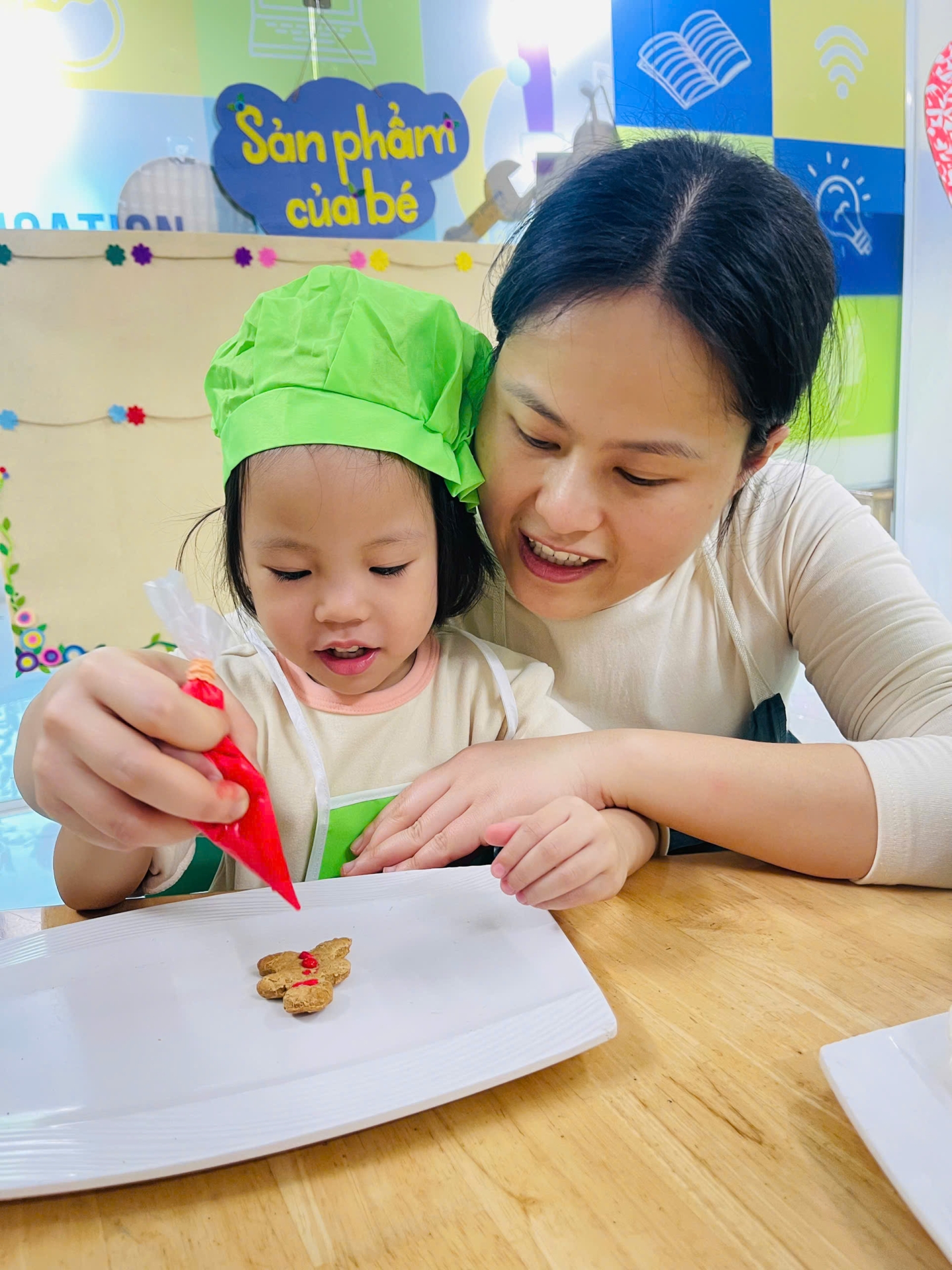 Rộn ràng chào đón Giáng sinh 2025 tại Hoa Trạng Nguyên