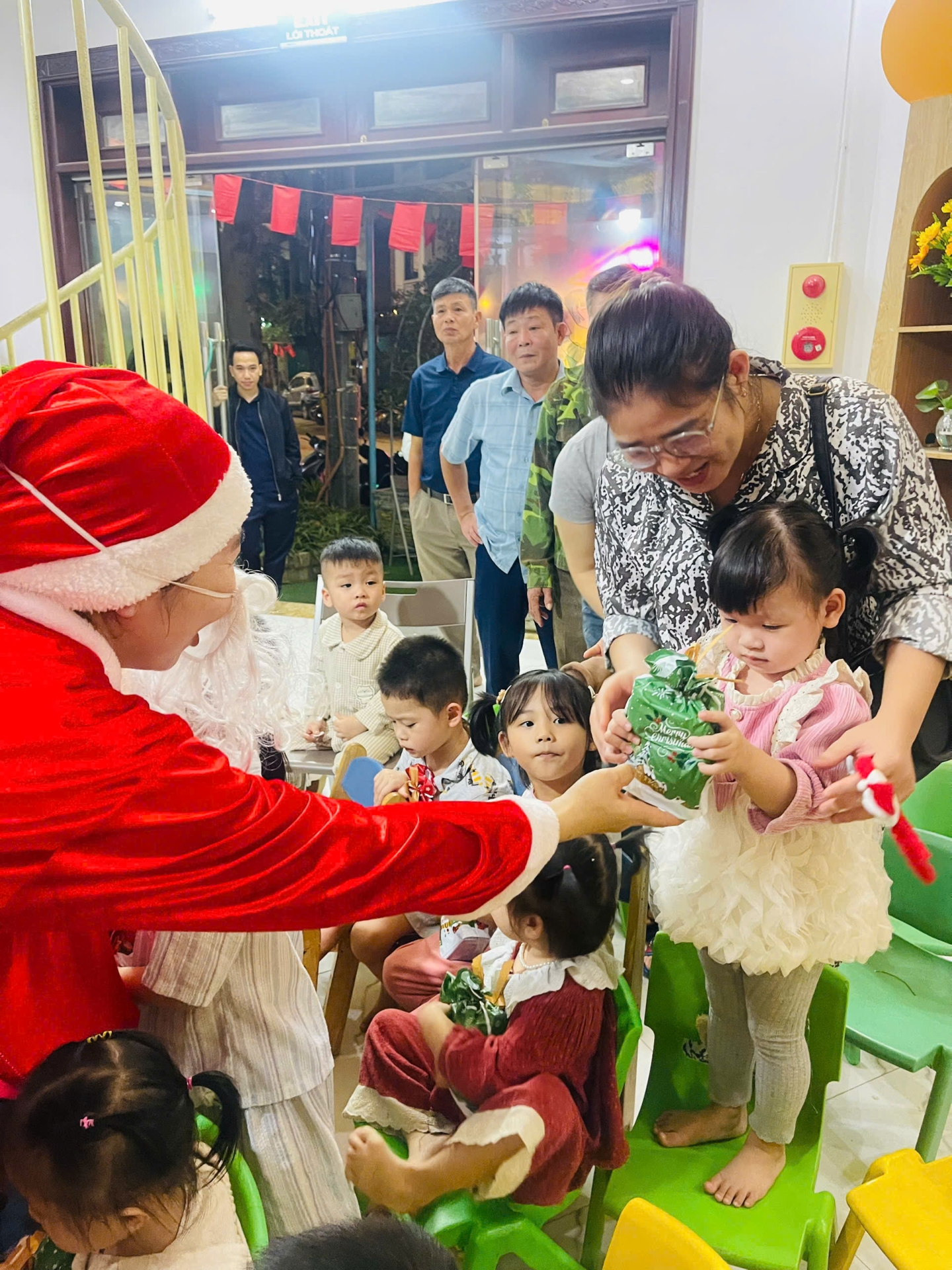 Rộn ràng chào đón Giáng sinh 2025 tại Hoa Trạng Nguyên