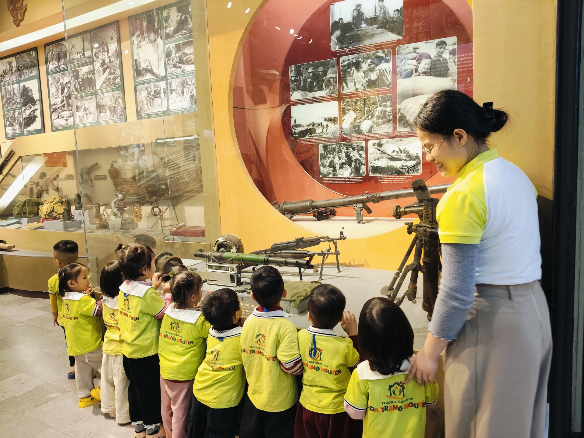 Hoạt động thực địa: Tham quan Bảo tàng Hồ Chí Minh