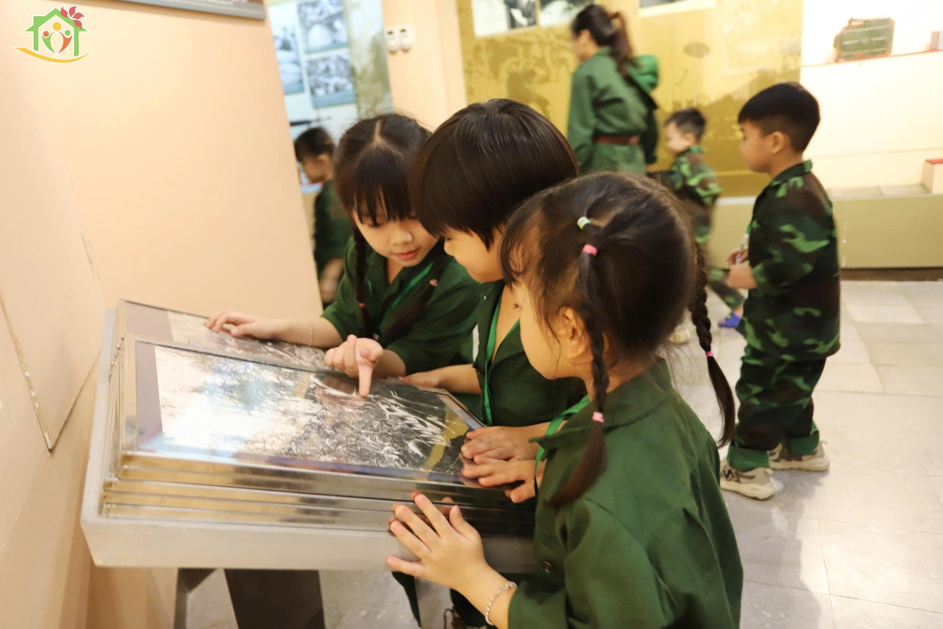 Hoạt động thực địa: Tham quan Bảo tàng Hồ Chí Minh