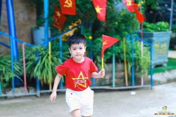 Rực rỡ sắc đỏ tự hào Việt Nam tại Hoa Trạng Nguyên